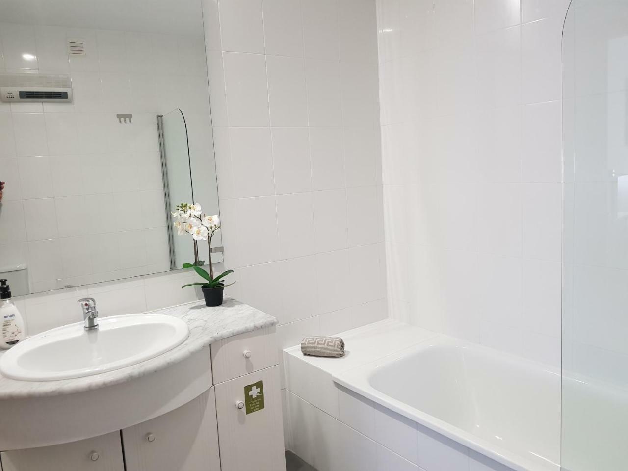 Parque Nacoes Prime Apartments 13 Lisbon Luaran gambar